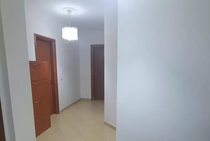 Shtepi me qera Apartament ne Tirane, 2+1, Mobilimi E mobiluar, Pagesa 550  Euro.