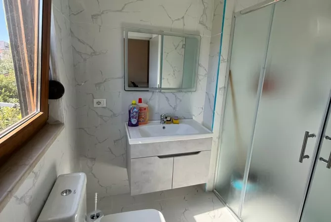 Shtepi me qera Apartament ne Tirane, 1+1, Mobilimi E mobiluar, Pagesa 500  Euro.