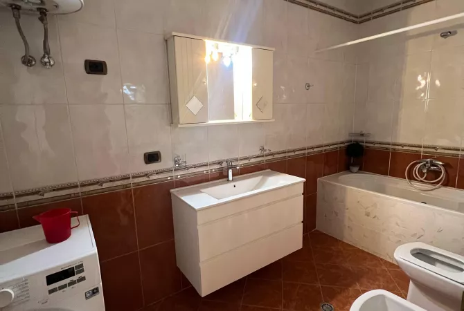 Shtepi ne shitje Apartament ne Tirane, 2+1, Mobilimi E mobiluar, Pagesa 385,000  Euro.