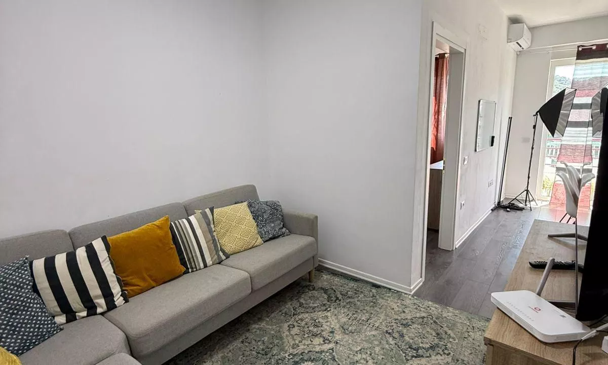 Shtepi me qera Apartament ne Tirane, 2+1, Mobilimi E mobiluar, Pagesa 650  Euro.