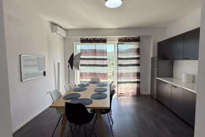 Shtepi me qera Apartament ne Tirane, 2+1, Mobilimi E mobiluar, Pagesa 650  Euro.