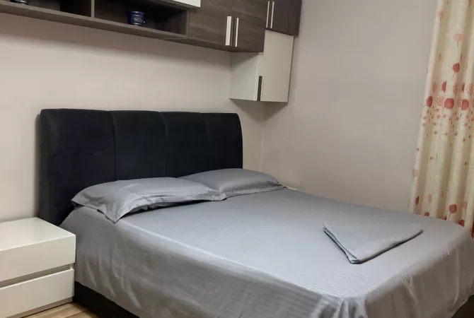 Shtepi me qera Apartament ne Tirane, 2+1, Mobilimi E mobiluar, Pagesa 1,000  Euro.