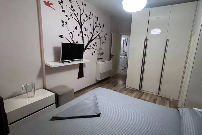 Shtepi me qera Apartament ne Tirane, 2+1, Mobilimi E mobiluar, Pagesa 1,000  Euro.