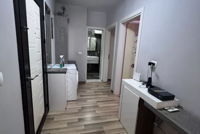 Shtepi me qera Apartament ne Tirane, 2+1, Mobilimi E mobiluar, Pagesa 1,000  Euro.