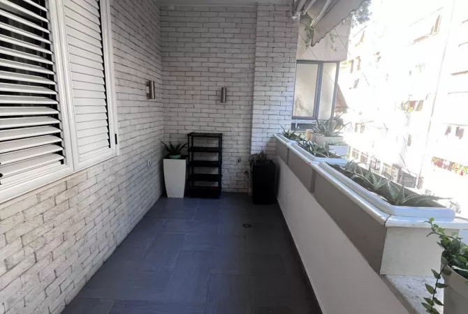 Shtepi me qera Apartament ne Tirane, 2+1, Mobilimi E mobiluar, Pagesa 1,000  Euro.