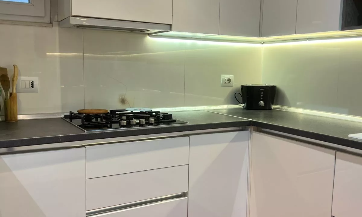 Shtepi me qera Apartament ne Tirane, 2+1, Mobilimi E mobiluar, Pagesa 1,000  Euro.