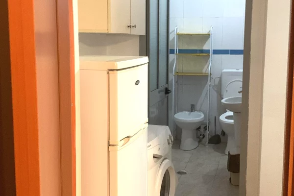Shtepi me qera Apartament ne Tirane, 1+1, Mobilimi E mobiluar, Pagesa 350  Euro.