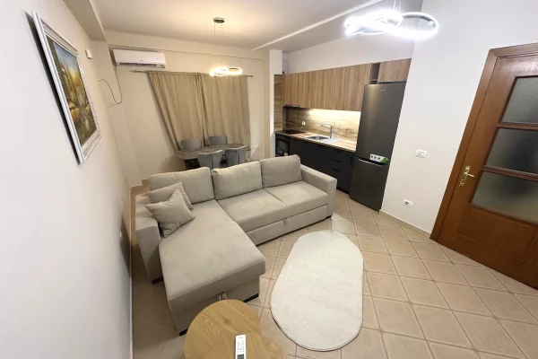 Shtepi ne shitje Apartament ne Tirane, 2+1, Mobilimi E mobiluar, Pagesa 1,400,000  Leke.