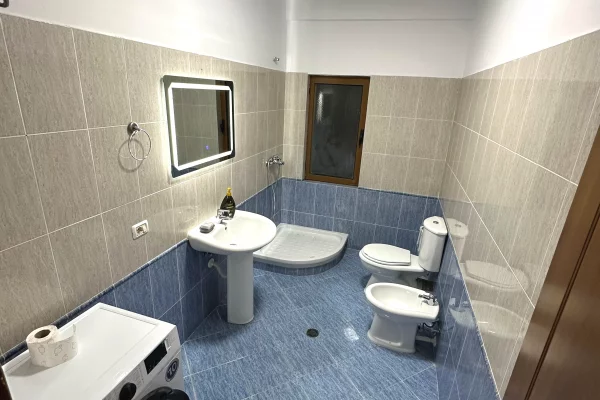 Shtepi ne shitje Apartament ne Tirane, 2+1, Mobilimi E mobiluar, Pagesa 1,400,000  Leke.