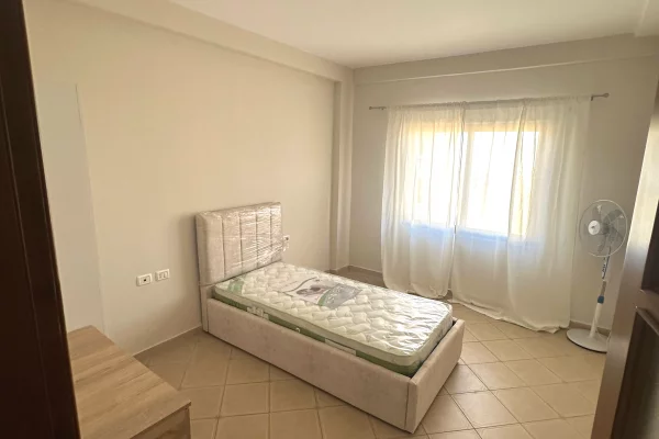 Shtepi ne shitje Apartament ne Tirane, 2+1, Mobilimi E mobiluar, Pagesa 1,400,000  Leke.