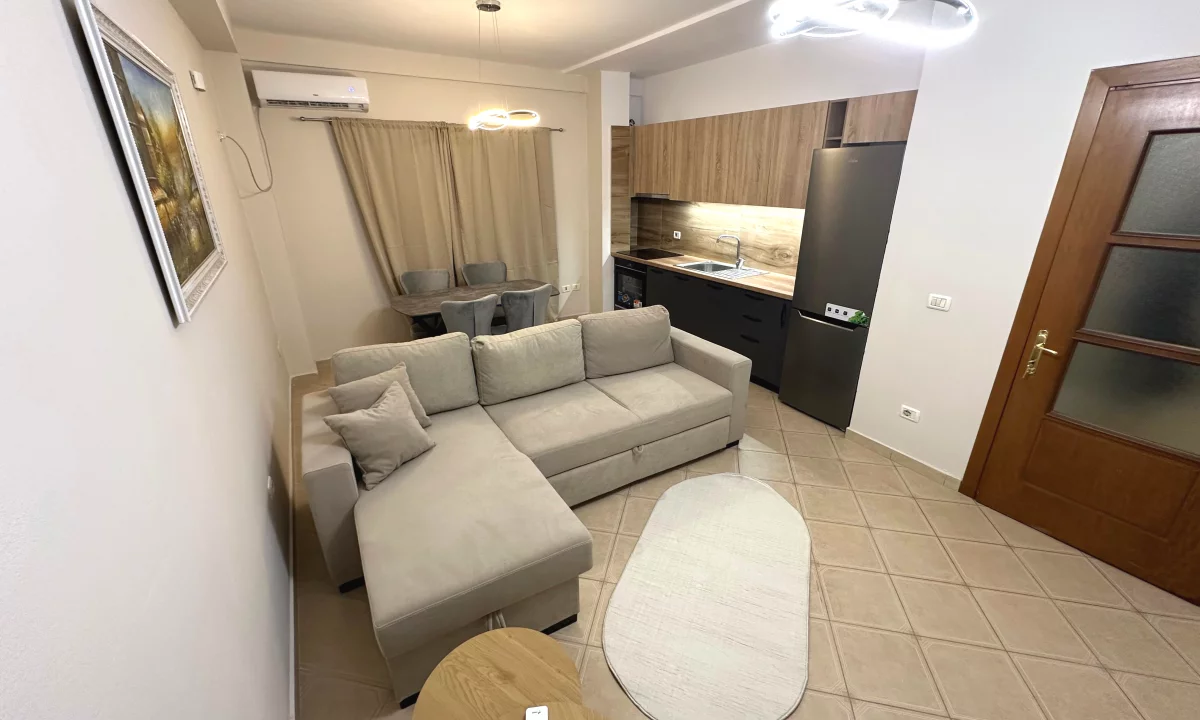 Shtepi ne shitje Apartament ne Tirane, 2+1, Mobilimi E mobiluar, Pagesa 1,400,000  Leke.