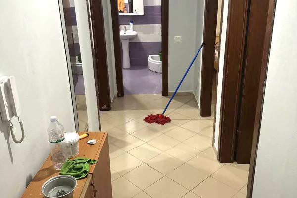 Shtepi ne shitje Apartament ne Tirane, 2+1, Mobilimi E mobiluar, Pagesa 150,000  Euro.