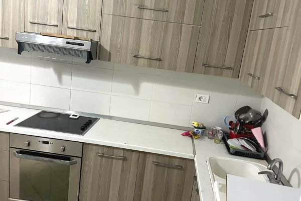 Shtepi ne shitje Apartament ne Tirane, 2+1, Mobilimi E mobiluar, Pagesa 150,000  Euro.