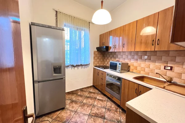 Shtepi me qera Apartament ne Tirane, 2+1, Mobilimi E mobiluar, Pagesa 55,000  Leke.
