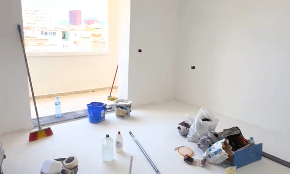 Shtepi ne shitje Apartament ne Tirane, 1+1, Mobilimi Bosh, pa mobiluar, Pagesa 125,000  Euro.