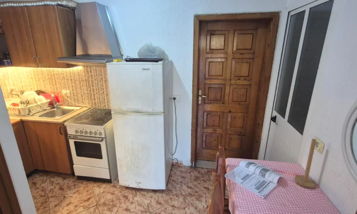 Shtepi me qera Apartament ne Tirane, Garsoniere, Mobilimi E mobiluar, Pagesa 30,000  Leke.