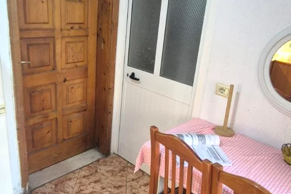 Shtepi me qera Apartament ne Tirane, Garsoniere, Mobilimi E mobiluar, Pagesa 30,000  Leke.