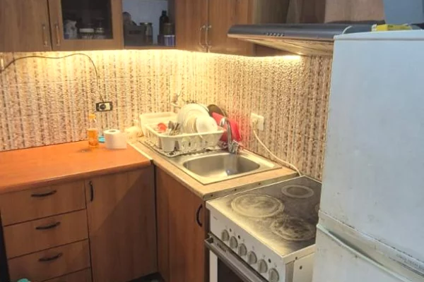 Shtepi me qera Apartament ne Tirane, Garsoniere, Mobilimi E mobiluar, Pagesa 30,000  Leke.