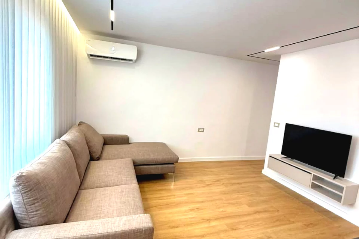 Shtepi ne shitje Apartament ne Tirane, 1+1, Mobilimi E mobiluar, Pagesa 109,000  Euro.