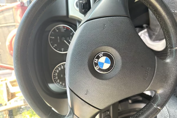 Makina ne shitje ne Tirane, BMW, 2006 Diesel,Kambio Manual Pagesa 4,000  Euro.