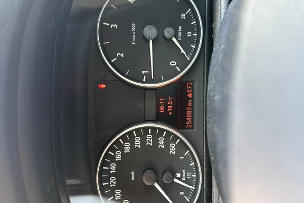 Makina ne shitje ne Tirane, BMW, 2006 Diesel,Kambio Manual Pagesa 4,000  Euro.