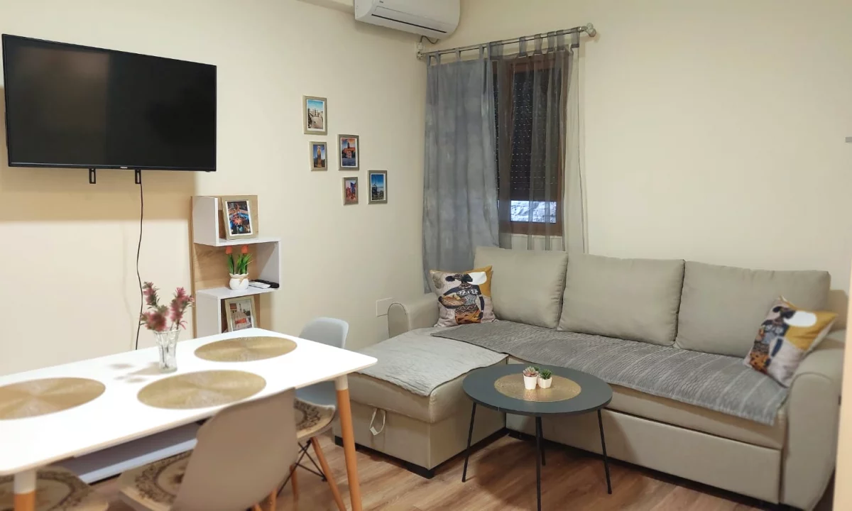 Shtepi me qera Apartament ne Tirane, 1+1, Mobilimi E mobiluar, Pagesa 550  Euro.