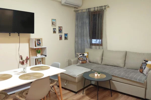 JEPET APARTAMENT ME QERA MYSLYM SHYRI