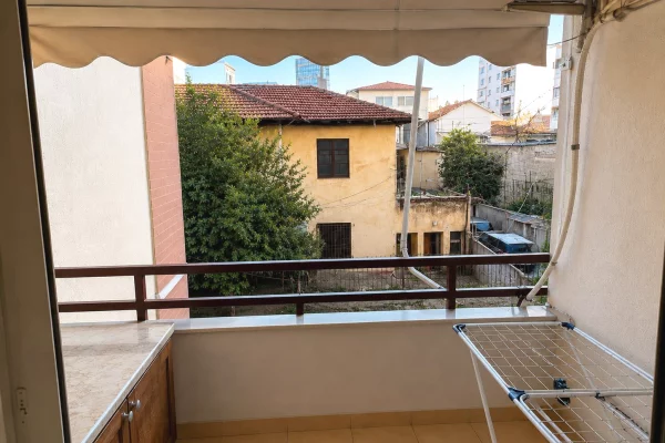 Shtepi me qera Apartament ne Tirane, 1+1, Mobilimi E mobiluar, Pagesa 500  Euro.