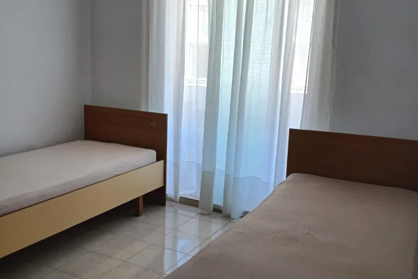 Shtepi me qera Apartament ne Tirane, 2+1, Mobilimi E mobiluar, Pagesa 60,000  Leke.