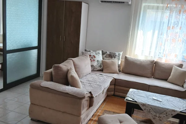 Shtepi me qera 2+1 ne Tirane - 60,000 Leke