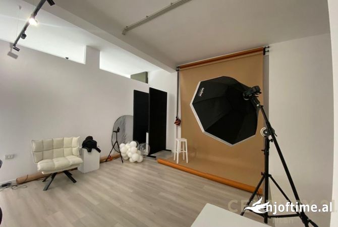 SHITET AMBIENT KOMERCIAL NE RRUGEN MIHAL GRAMENO