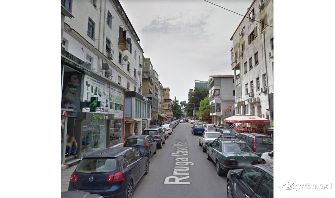 SHITET AMBIENT KOMERCIAL NE ZONEN E ISH BLLOKUT !