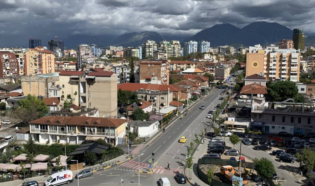 Tirane, shitet ambient Komercial Kati 0, 65 m2  (Stadiumi Dinamo)