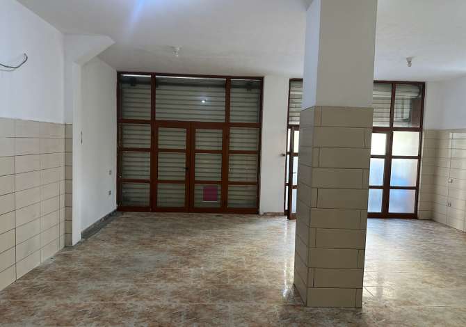 Ambiente Commerciale in Vendita 1+1 a Tirana - 138,000 Euro