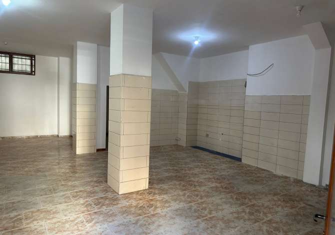 Ambiente Commerciale in Vendita 1+1 a Tirana - 138,000 Euro