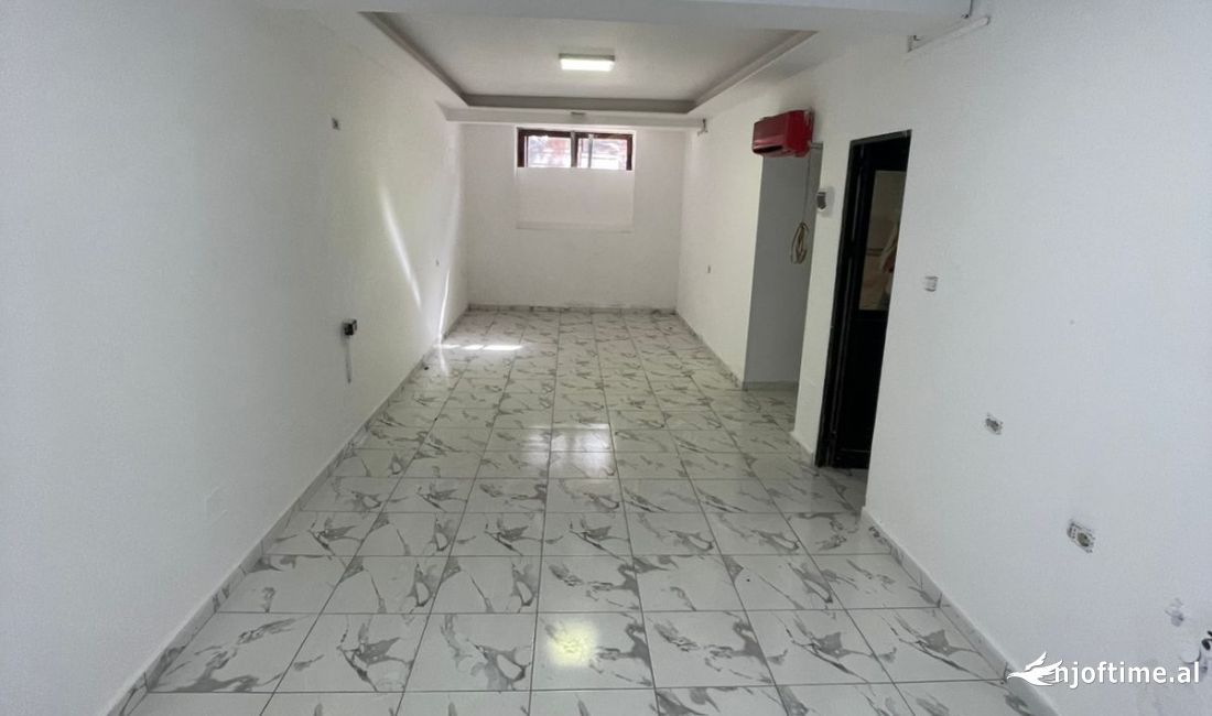 Qera, Ambient Biznesi, Rruga e Dibres, Tirane - 400Euro | 45 m2