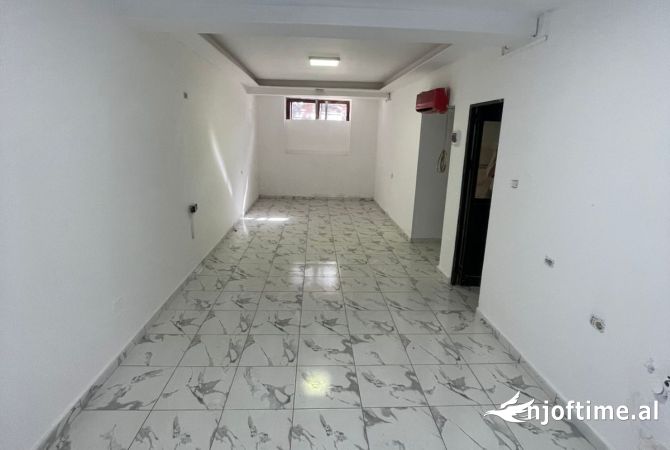 Business Property for Rent 1+1 in Tirana - 400 Euro