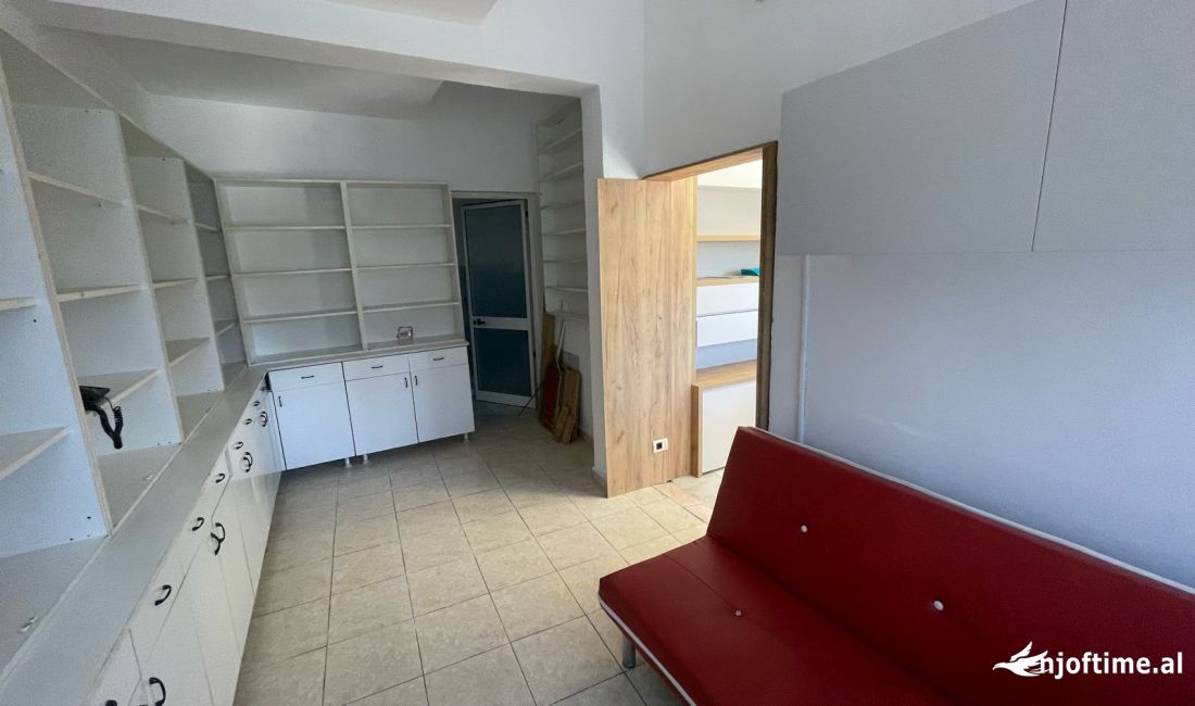 Qera, Ambient, Spitali QSUT, Tirane - 500Euro | 50 m2