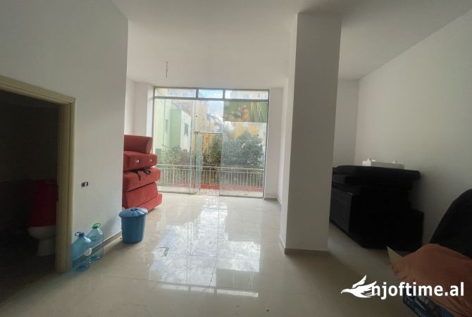 Shitet, Dyqan , Fresku, Tiranë - 130000€ | 97 m²