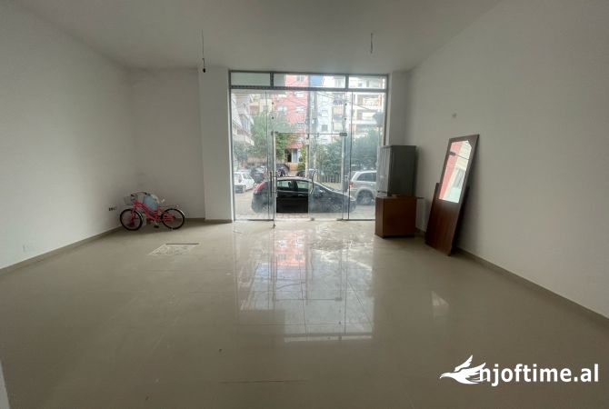 Shitet, Dyqan , Fresku, Tirane - 130000Euro | 97 m2