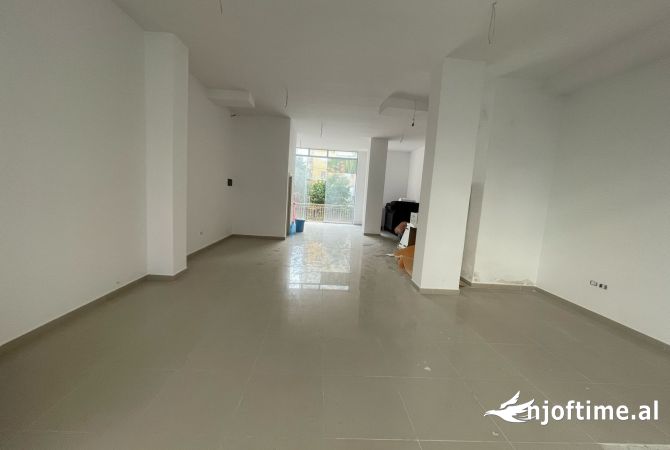 Shitet, Dyqan , Fresku, Tirane - 130000Euro | 97 m2
