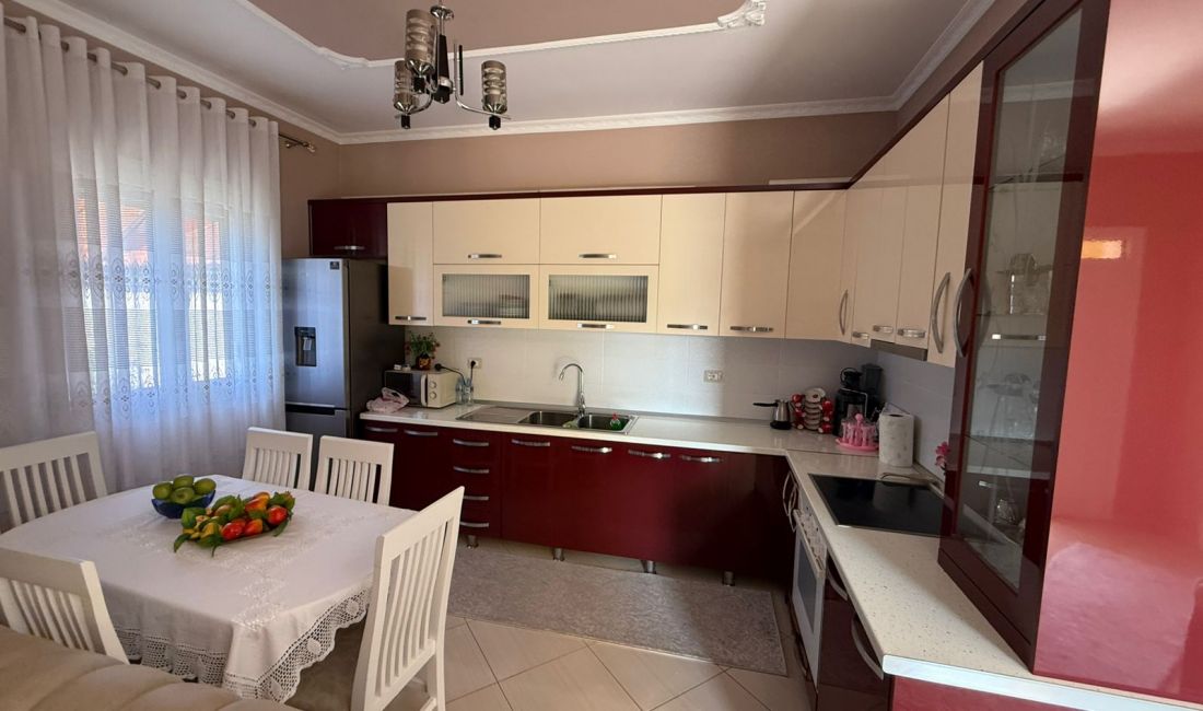 Villa di lusso in vendita a Tirana 2+1, Arredato