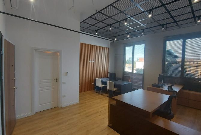Shitet Ambient Zyre te Rr Kongresi Manastirit, Tirane - 105,000Euro | 42 m2