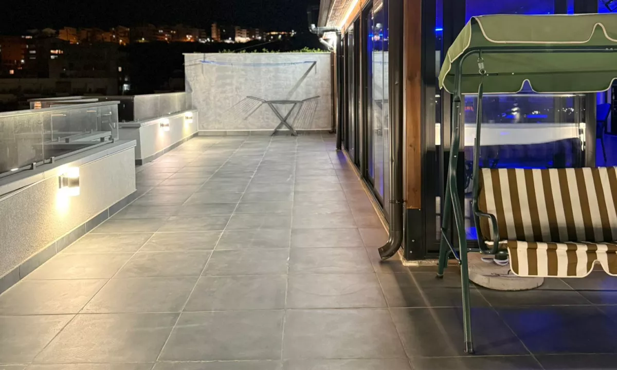 Appartamento in vendita a Tirana 2+1, Arredato