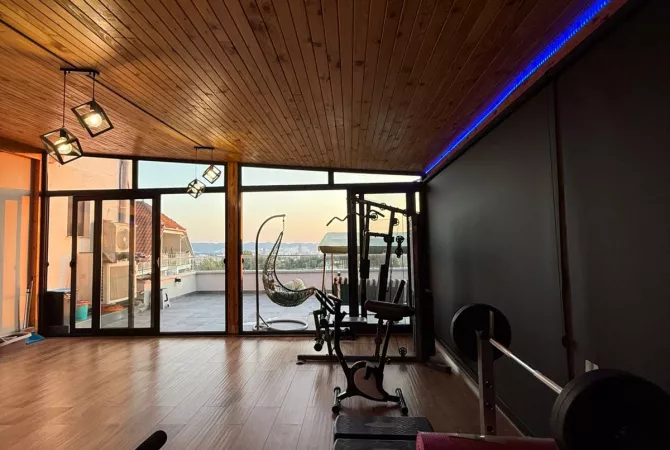 Appartamento in vendita a Tirana 2+1, Arredato