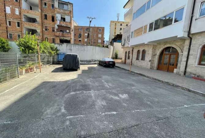 Business Property for Rent 6+1 in Tirana - 5,250 Euro