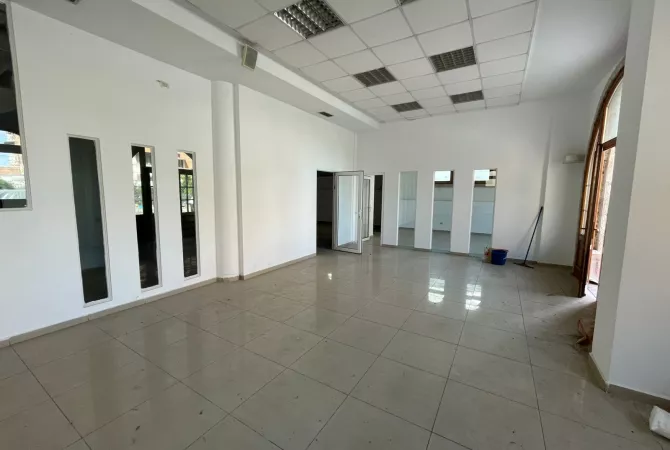 Qera Objekt Biznesi 5-katshe te Rruga Aleksander Moisiu, Tirane - 5000Euro