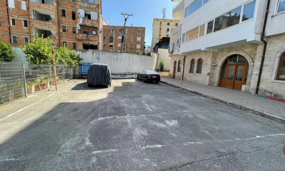 Qera Objekt Biznesi 5-katshe te Rruga Aleksander Moisiu, Tirane - 5000Euro