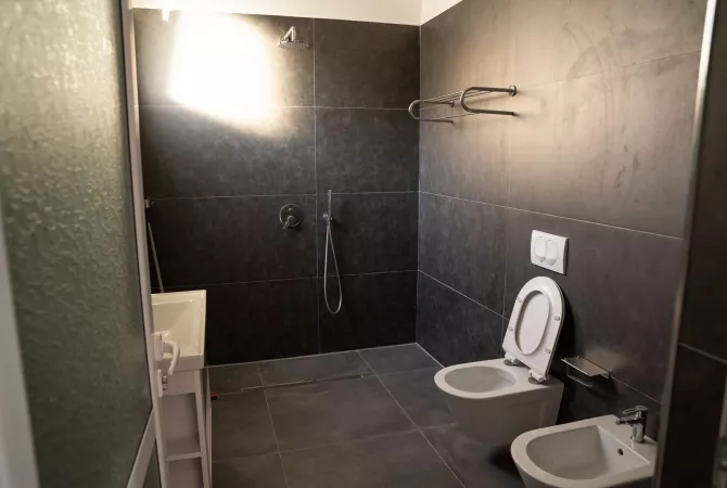 Shtepi ne shitje Vila Luksoze ne Tirane, 3+1, Mobilimi E mobiluar, Pagesa 600,000  Euro.