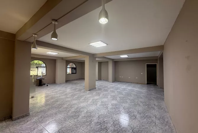 Shitet, Lokal, Xhamlliku, Tiranë - 200000€ | 125 m²